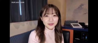 眼镜轻熟女美少妇，夫妻之间沙发上啪啪做爱花式玩黑蝴蝶传教士内射，最后洗澡